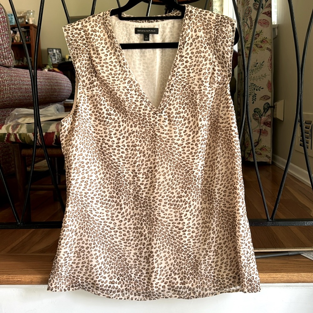 Ladies Size Large Animal Print Lined Short Sleeve Top